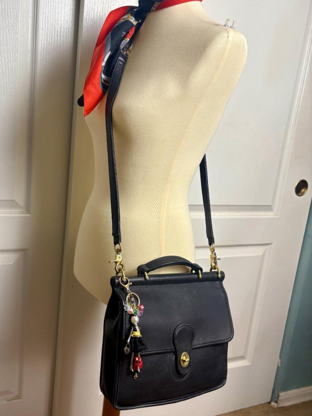 Vintage Coach Willis Top Handle Crossbody in Black Glovetanned Leather and Charm - Picture 3 of 16